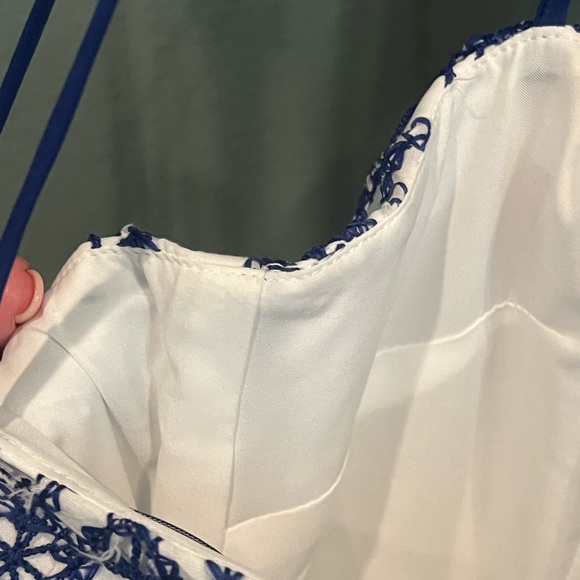 Beautiful Details! 💙 Floral Lace Midi Dress - Picture 5 of 6